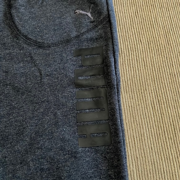 Puma sports cropped sweatpants. - Picture 6 of 9